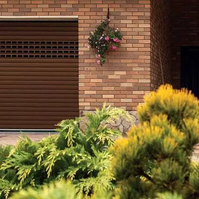 Рулонные ворота серии Prestige коричневого цвета Рулонные ворота серии Prestige коричневого цвета